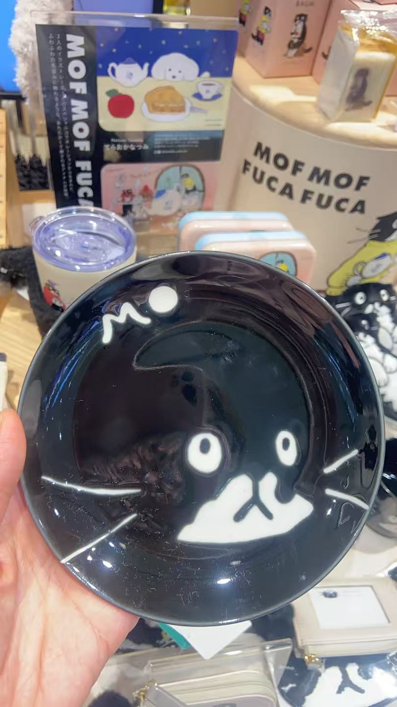 1027 黑色猫咪白鼻子图案 盘子