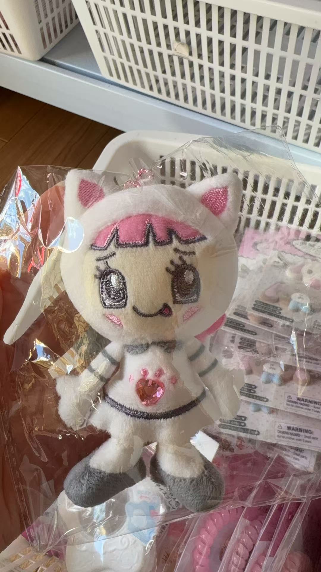 1029 白色钢琴兔女孩 胸前粉色爱心 毛绒挂件