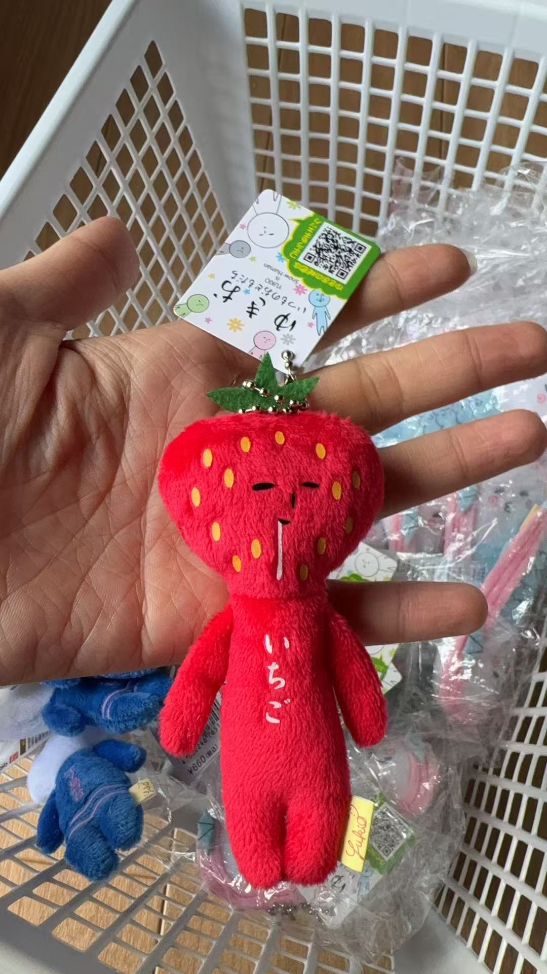 1028 丑娃 红色草莓造型 流口水 毛绒挂件