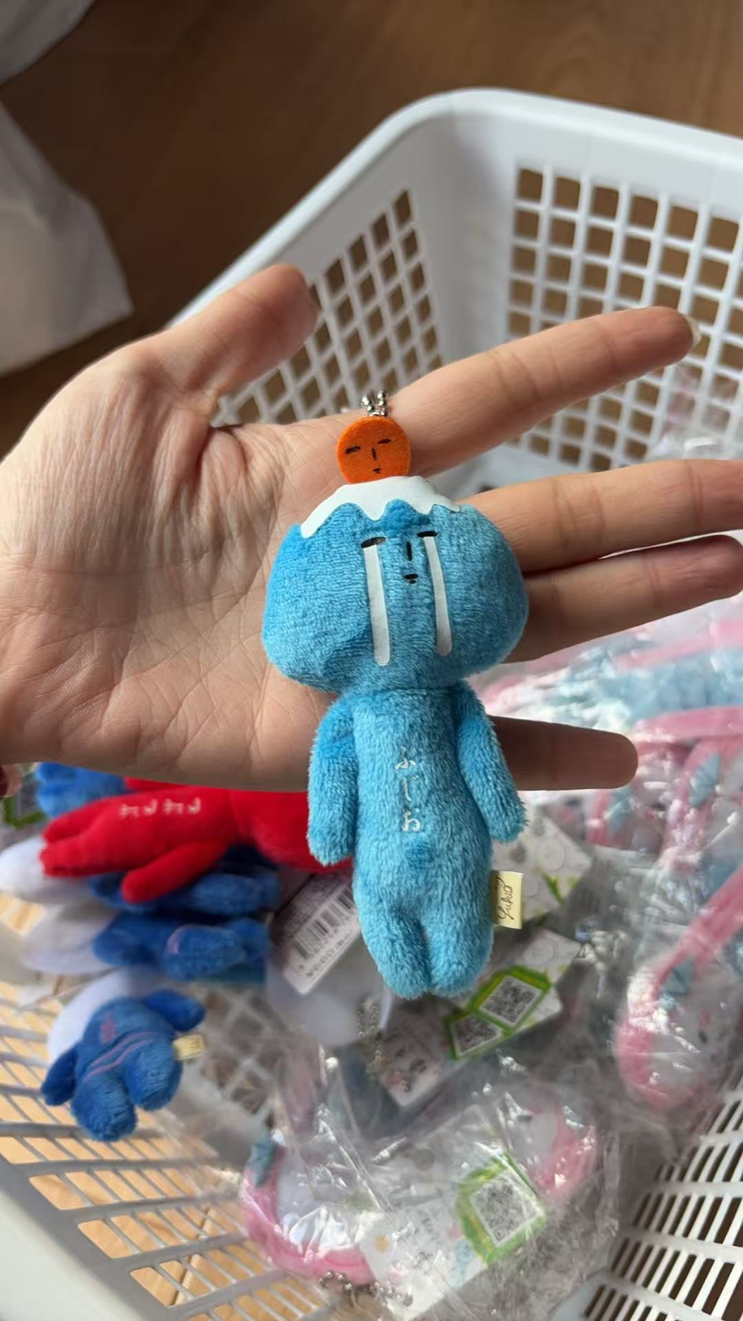 1028 丑娃蓝色雪山哭唧唧 毛绒挂件