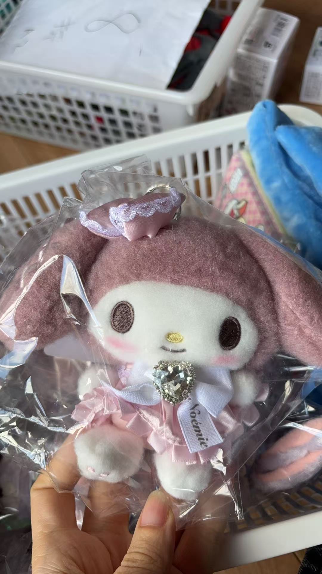 1028 三丽鸥 美乐蒂毛绒挂件 抱爱心