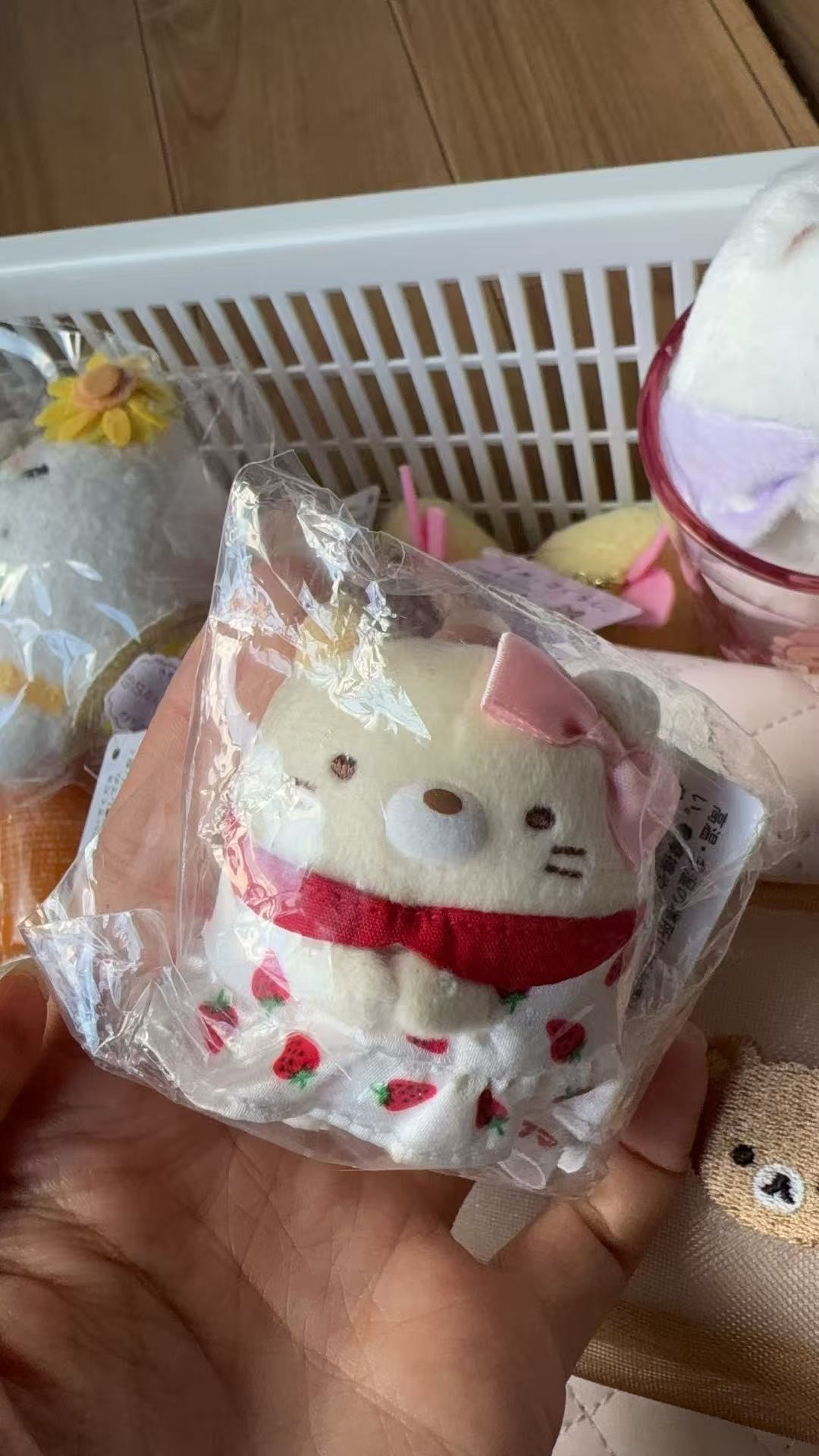 1028 角落生物黄色猫咪 草莓裙子 毛绒