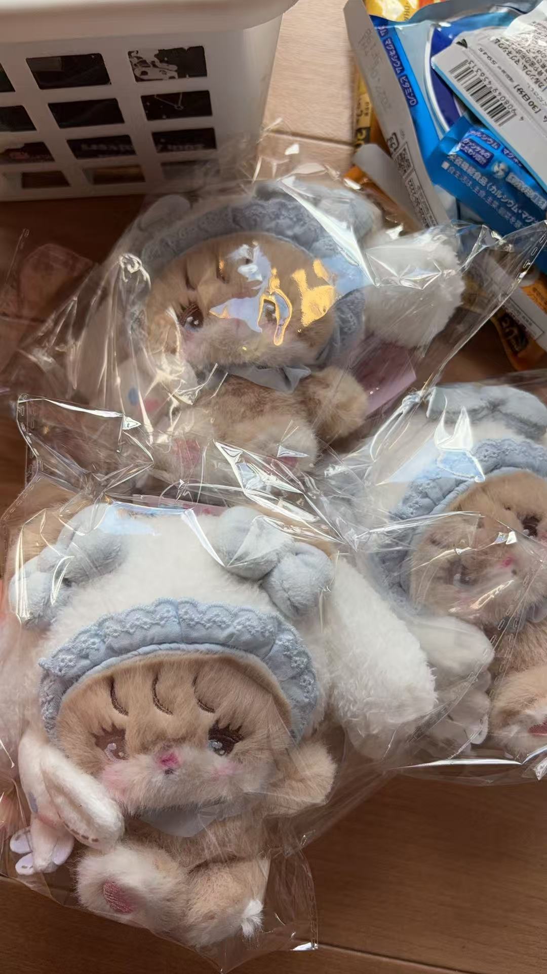 1029 三丽欧棕色小猫玉桂狗帽子 旁边玉桂狗娃娃 毛绒挂件