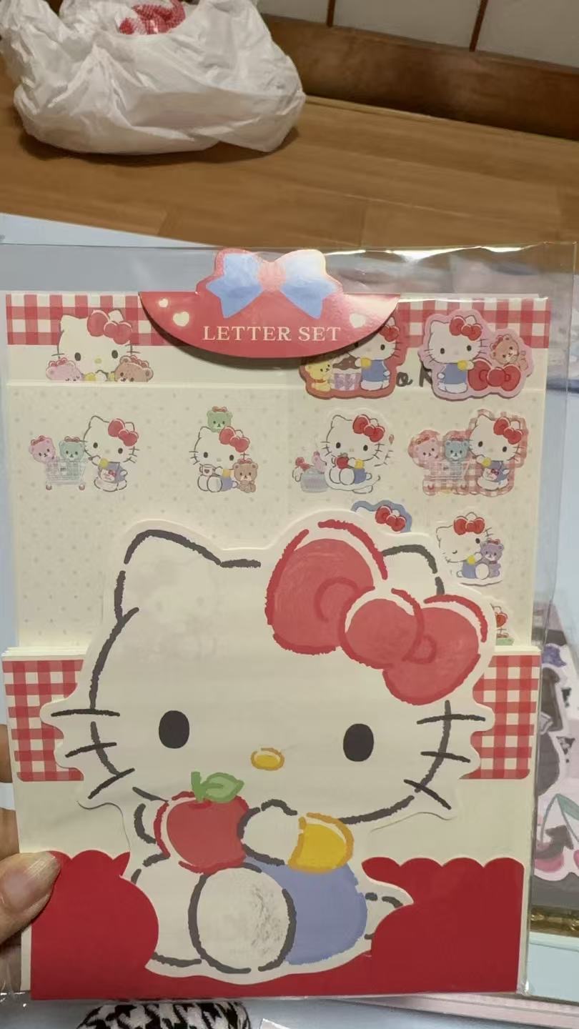 1030 三丽欧红色kt 手拿红苹果图案 信纸套装