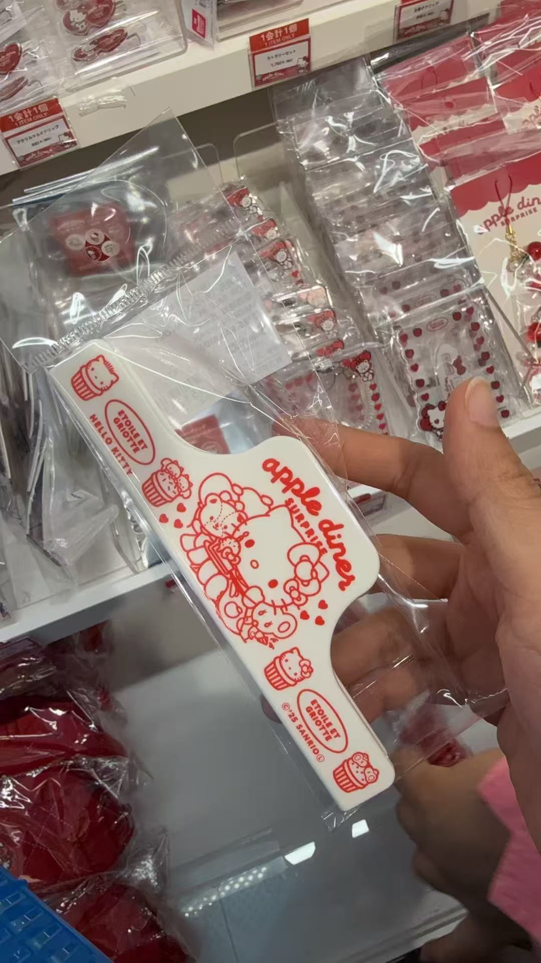 1031 三丽欧白色底 红色Kt小熊大象 食物图案 长的夹子