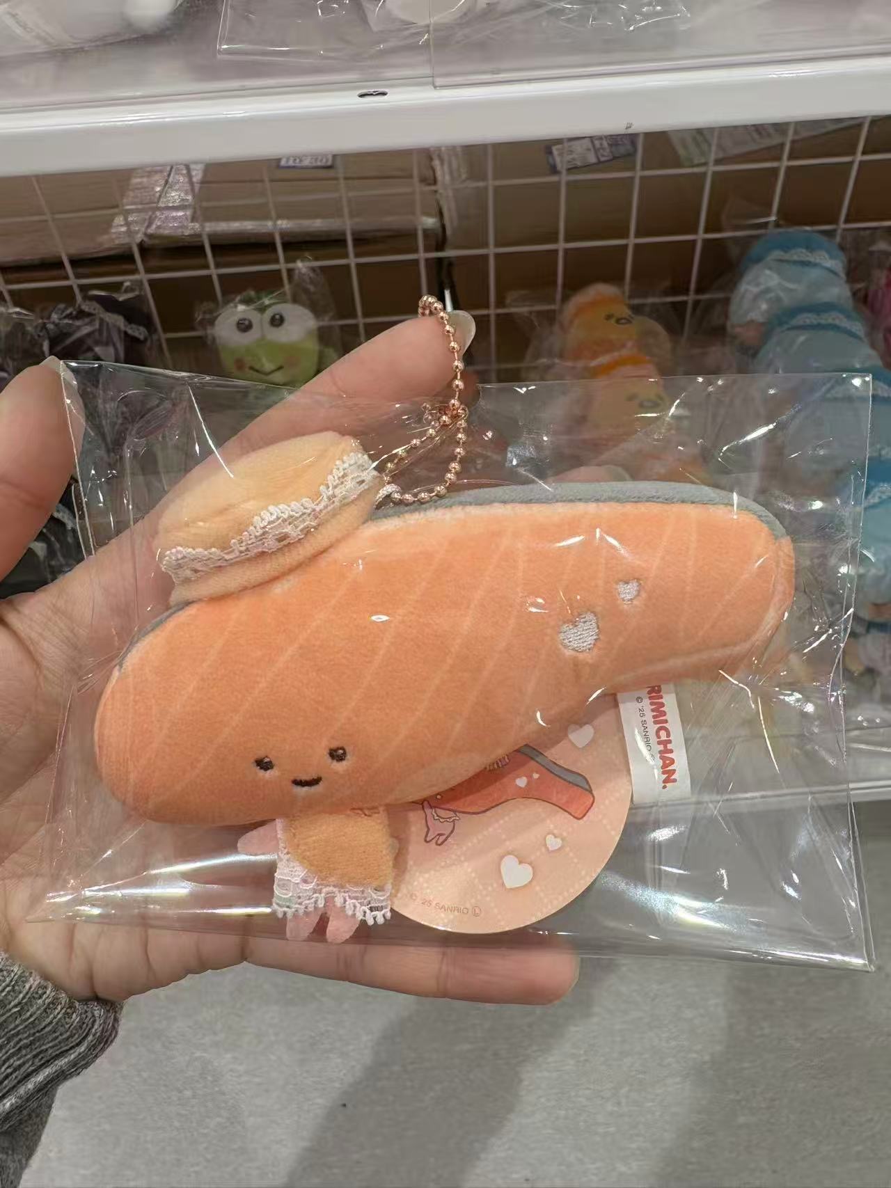 1106 三丽鸥 三文鱼切片妞 毛绒挂件