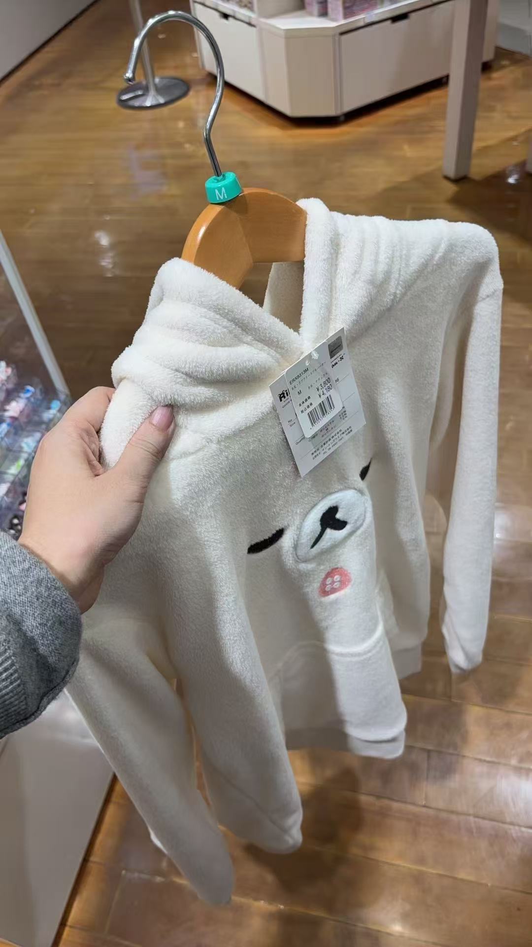 1109 轻松熊 白色毛绒 套头衫