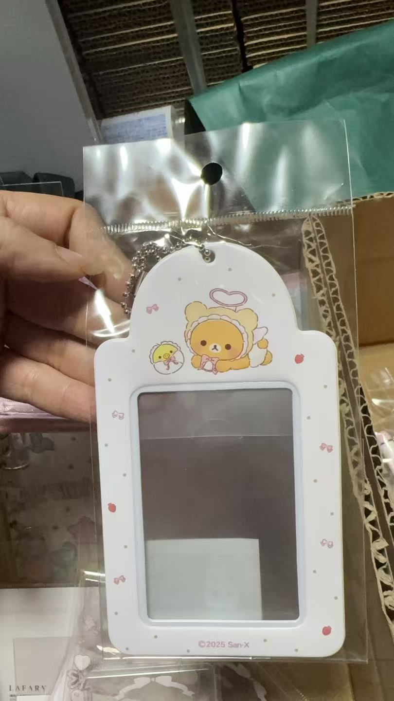 1114 轻松熊 黄色戴米色帽兜小熊与蛋壳粉色蝴蝶结小鸡 白色硬卡套