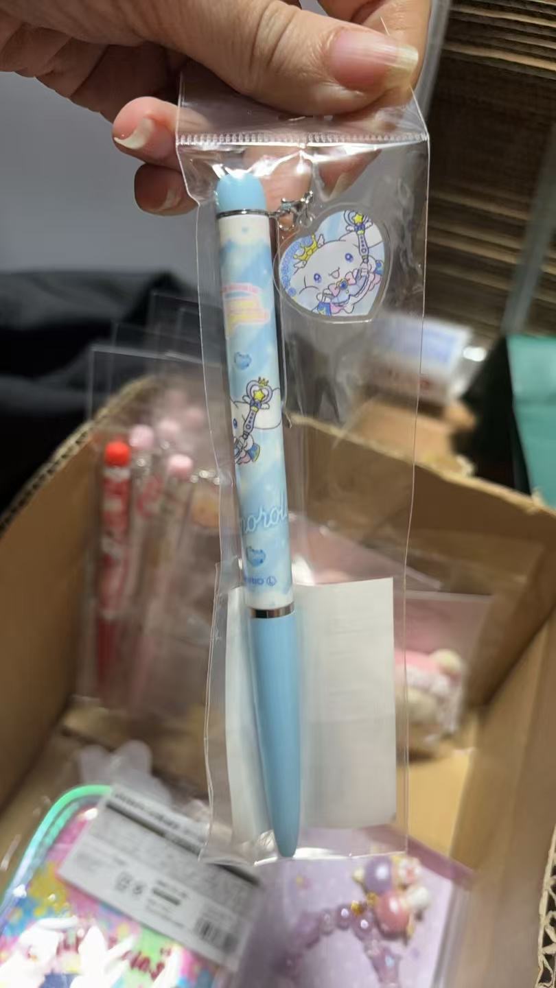 1114 三丽鸥 玉桂狗 笔身蓝色 笔