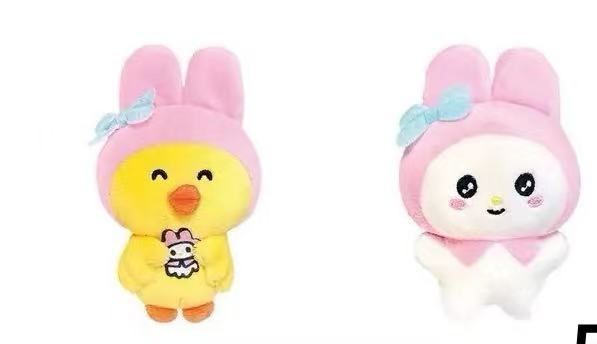 1118 三丽鸥 戴粉色兔耳帽的小黄鸭与美乐蒂 毛绒玩偶