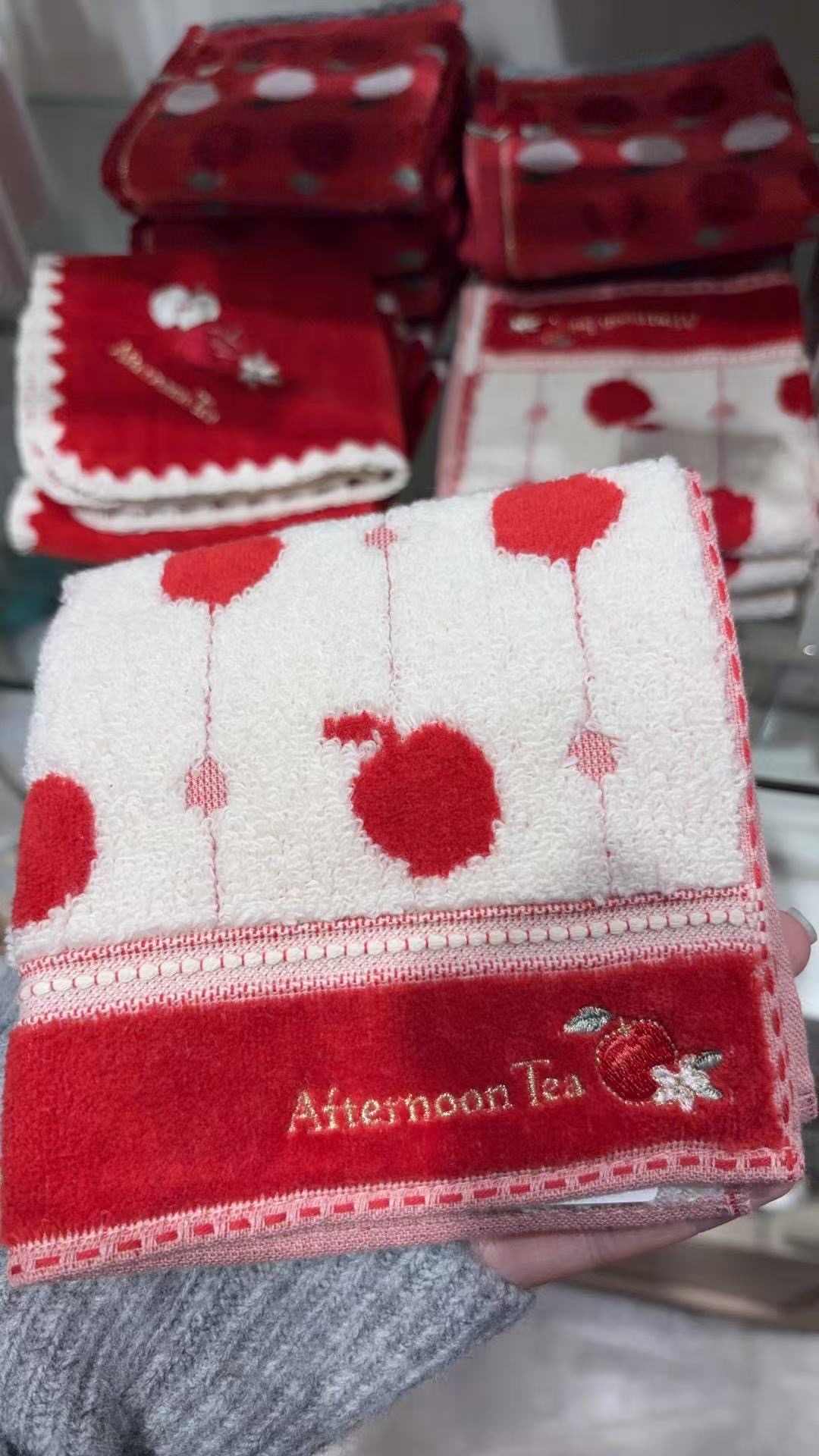 1116下午茶  苹果图案红色边 毛巾25*25cm