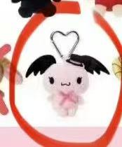 1117 三丽鸥 黑色翅膀戴黑色帽子彻哩 毛绒爱心扣