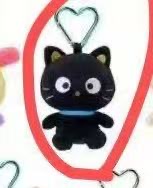 1117 三丽鸥  黑色猫咪 蓝色围巾 爱心扣 毛绒挂件