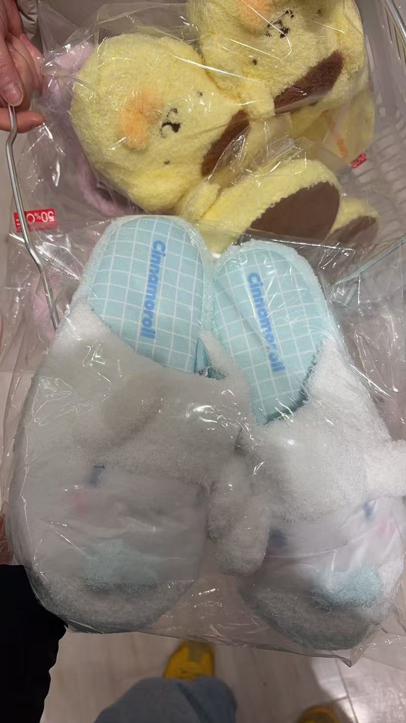 1120 三丽欧玉桂狗 毛绒绒拖鞋 白色