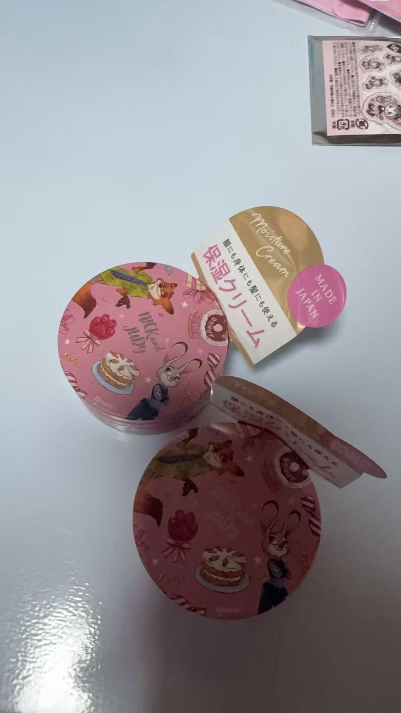 1120 华丽圣诞兔子朱迪狐狸尼克香草头发身体脸部防晒保湿霜