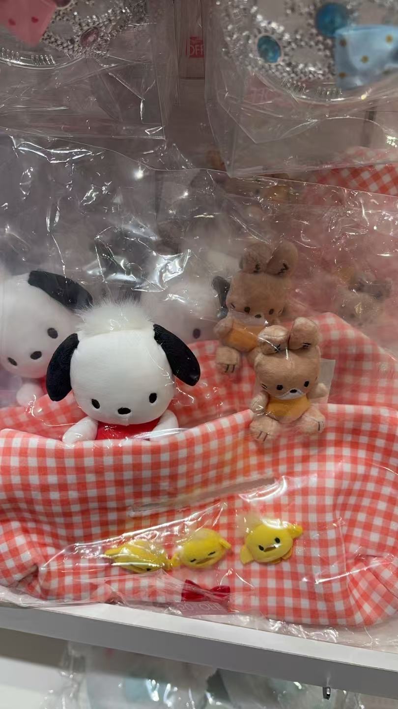 1120 三丽欧帕恰狗和熊色小熊 红白格子 纸巾盒