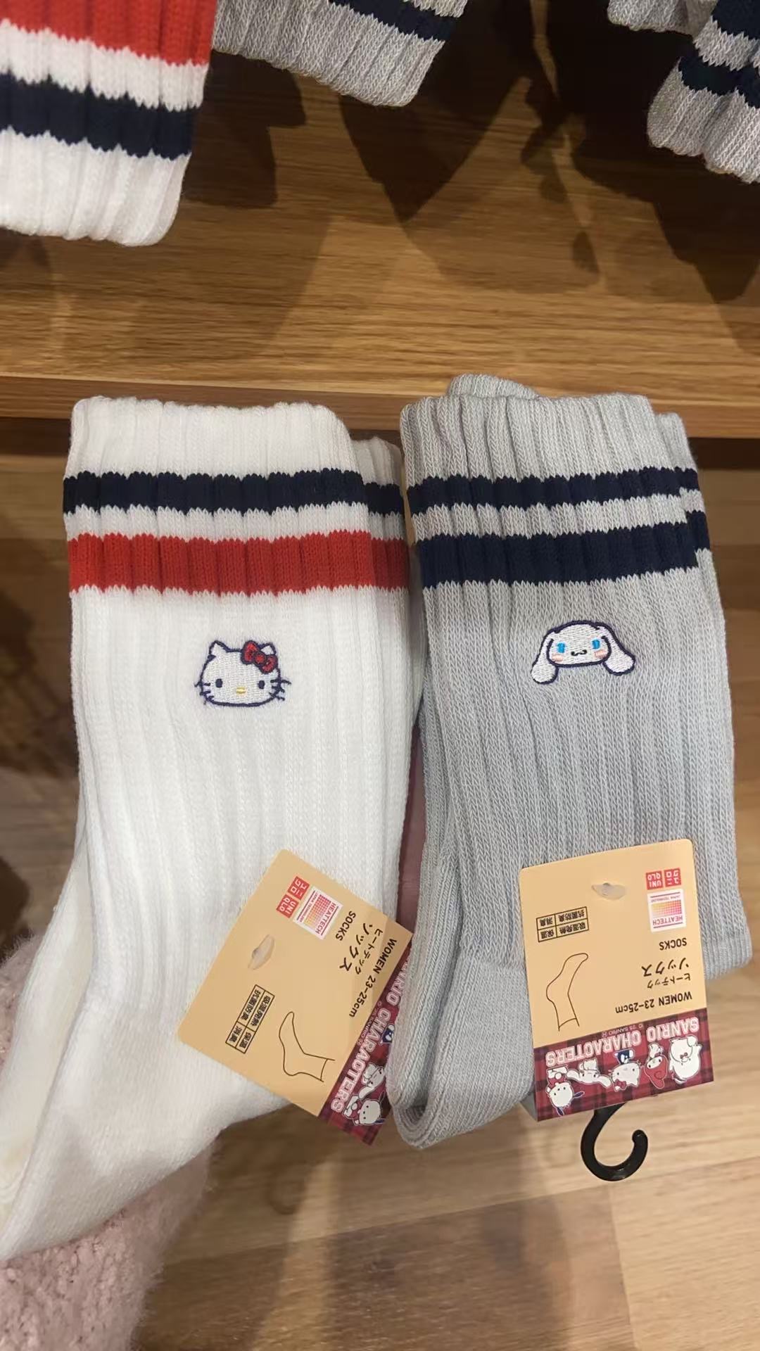 1125 优衣库kt白袜子➕大耳狗灰袜子
