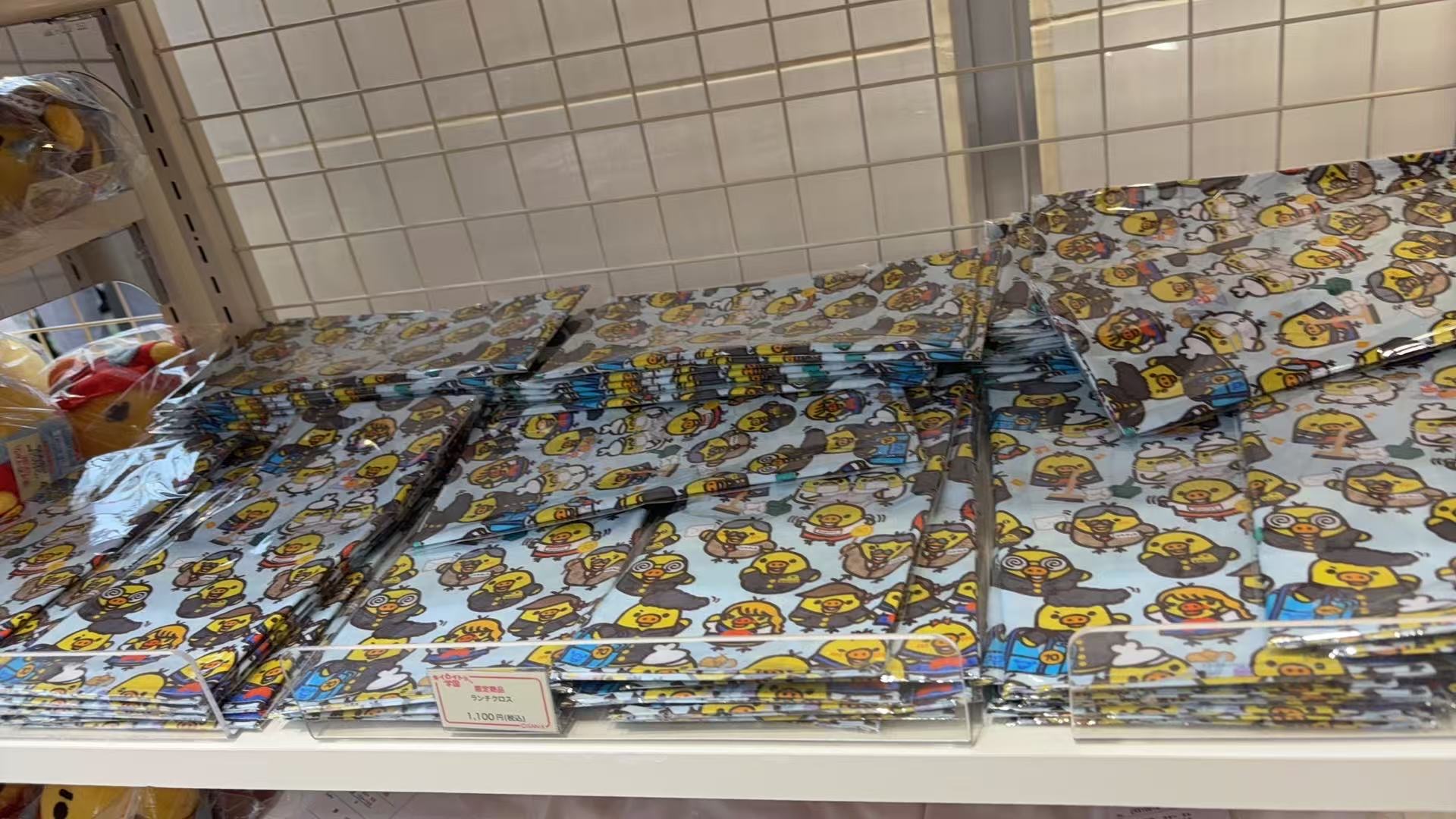 1128 轻松熊小鸡展桌布