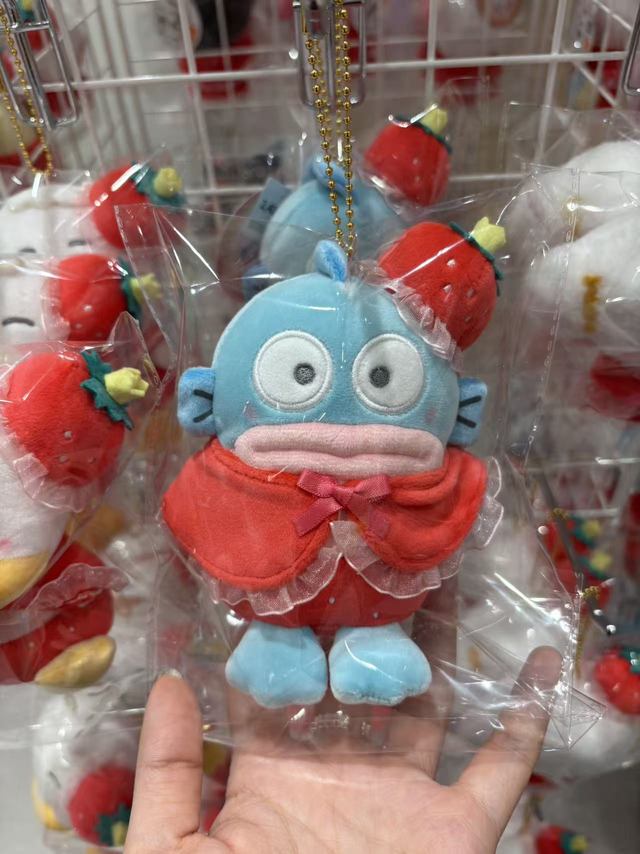 1201 三丽鸥 丑鱼 红色披肩草莓头饰 毛绒挂件