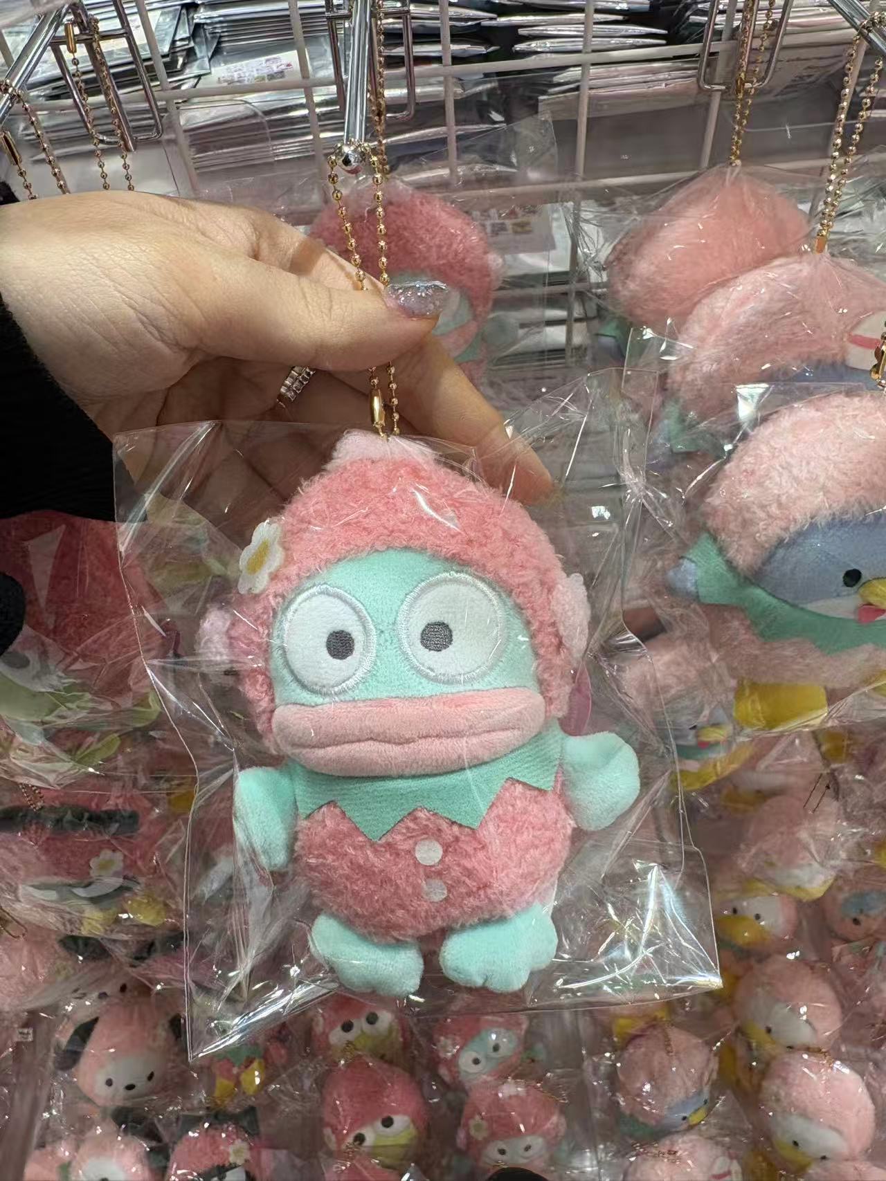 1201 三丽鸥 丑鱼草莓新闻 限定草莓头套 毛绒挂件