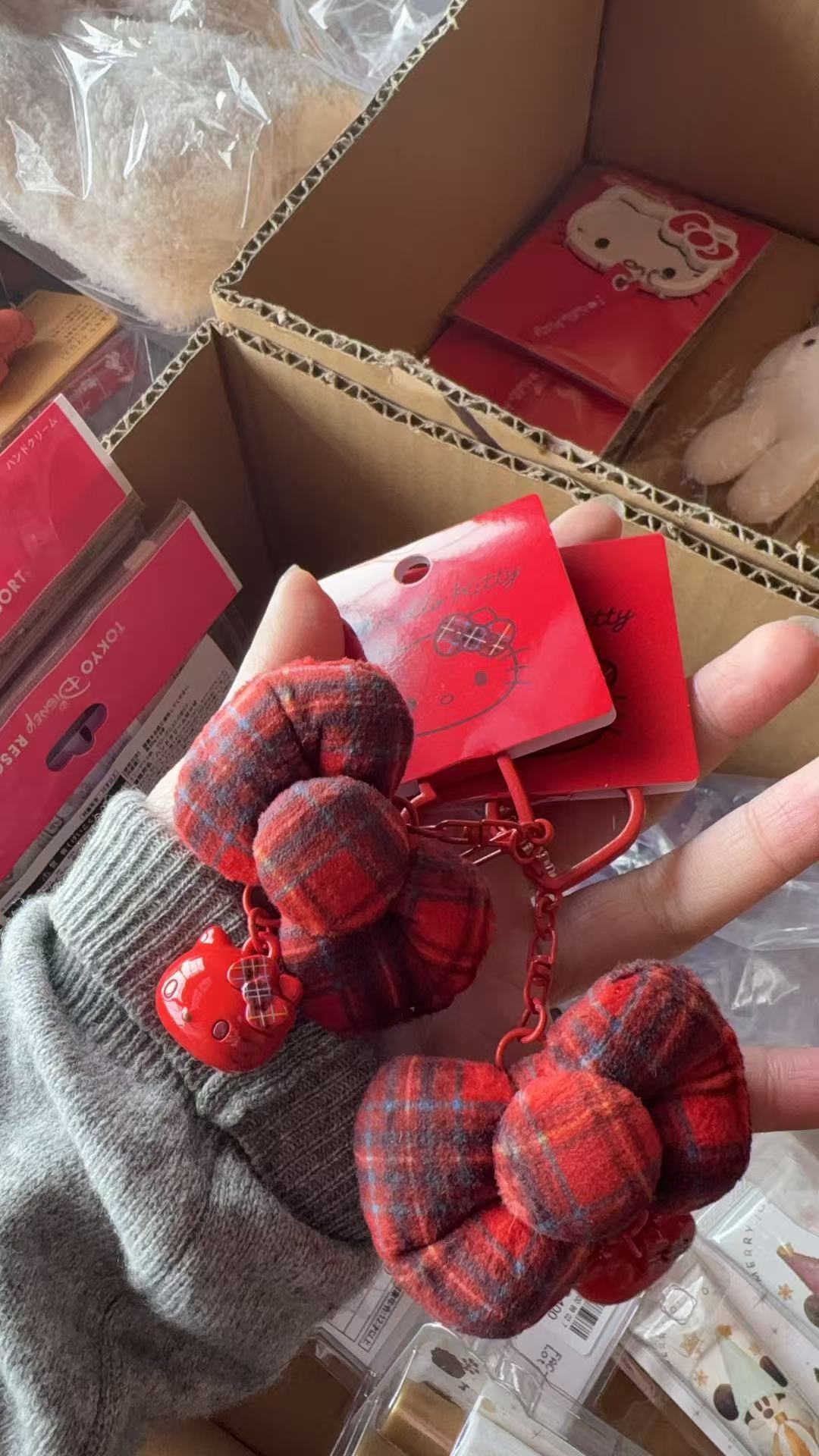 1207 三丽欧红色格纹蝴蝶结钥匙扣 