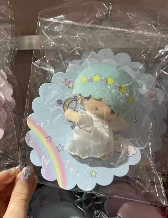 1209 三丽欧双子星男孩 蓝色头发白衣服 毛绒胸针