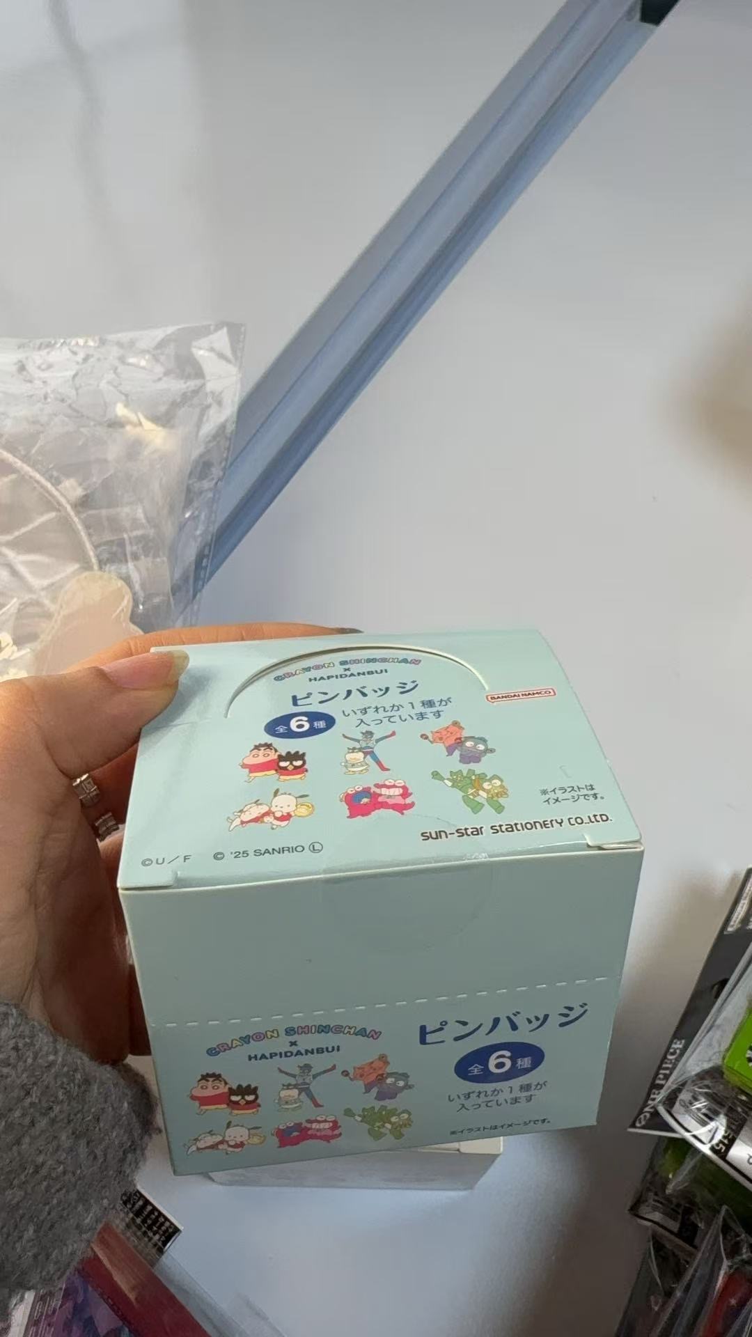 1210 蜡笔小新 蓝色盒徽章端盒6枚