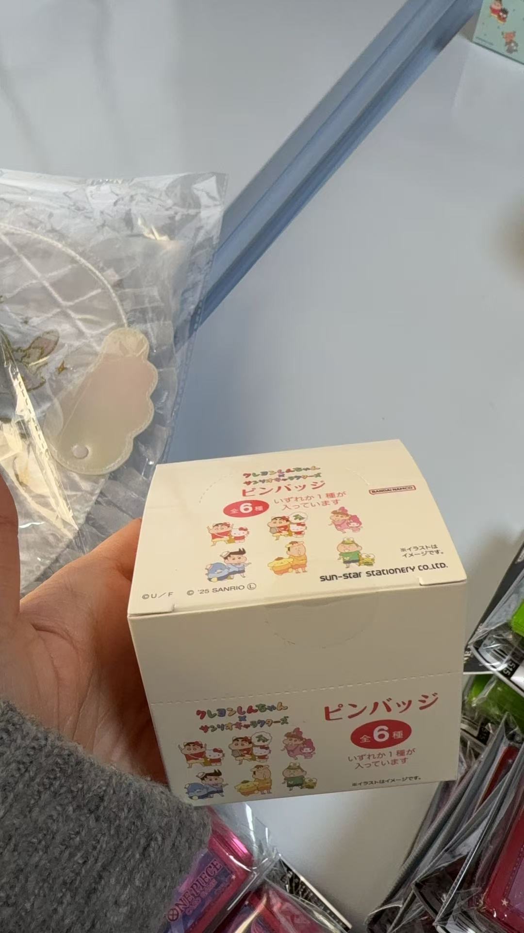 1210 蜡笔小新 黄色盒徽章端盒6枚