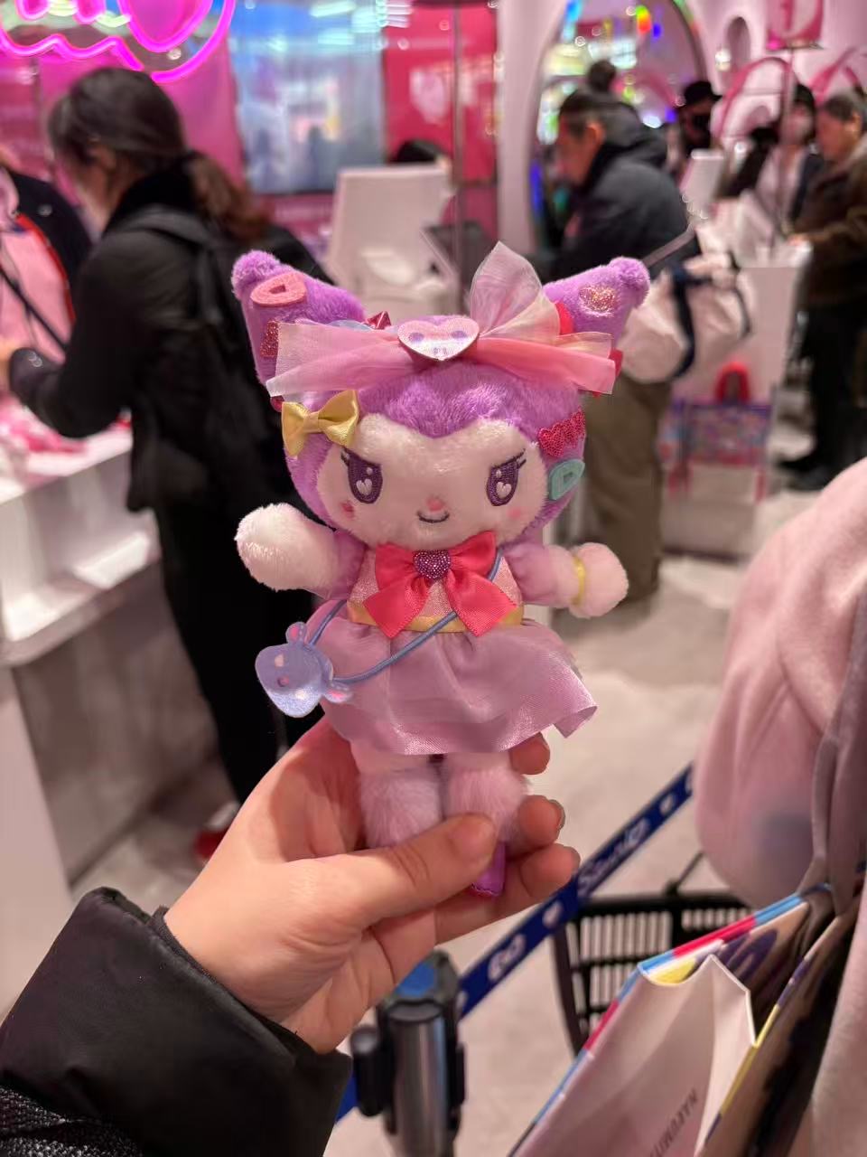 1211 三丽鸥 库洛米原宿限定 长腿裙子背包 毛绒挂件