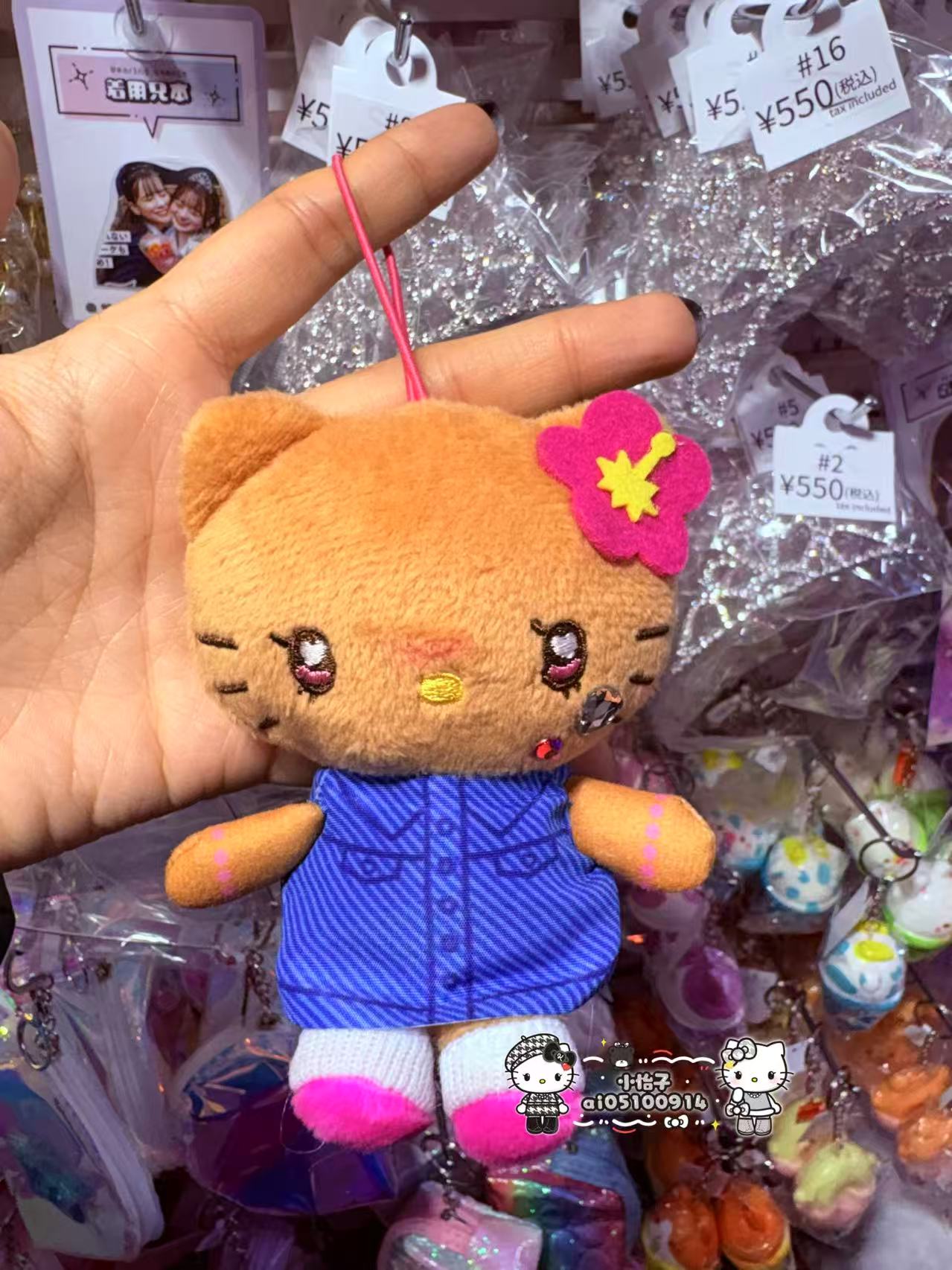 1220 三丽鸥 黑皮kt 蓝色牛仔裙 毛绒挂件