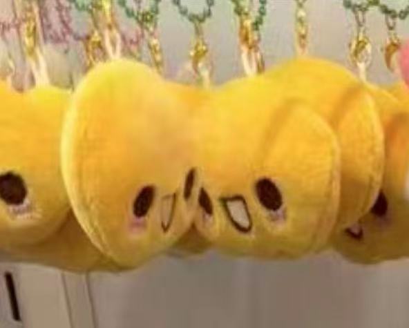 1222 三丽鸥 懒蛋蛋 毛绒挂件