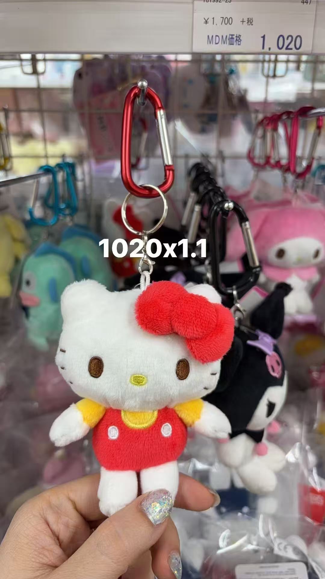 0106 折扣店 三丽鸥 kt红色衣服毛绒挂件