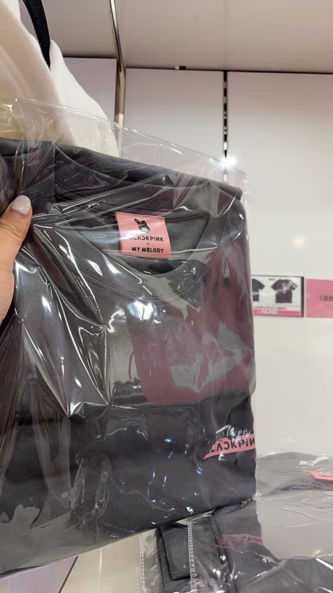 0108 三丽鸥BLACKPINK &times; My Melody深灰色上衣L码