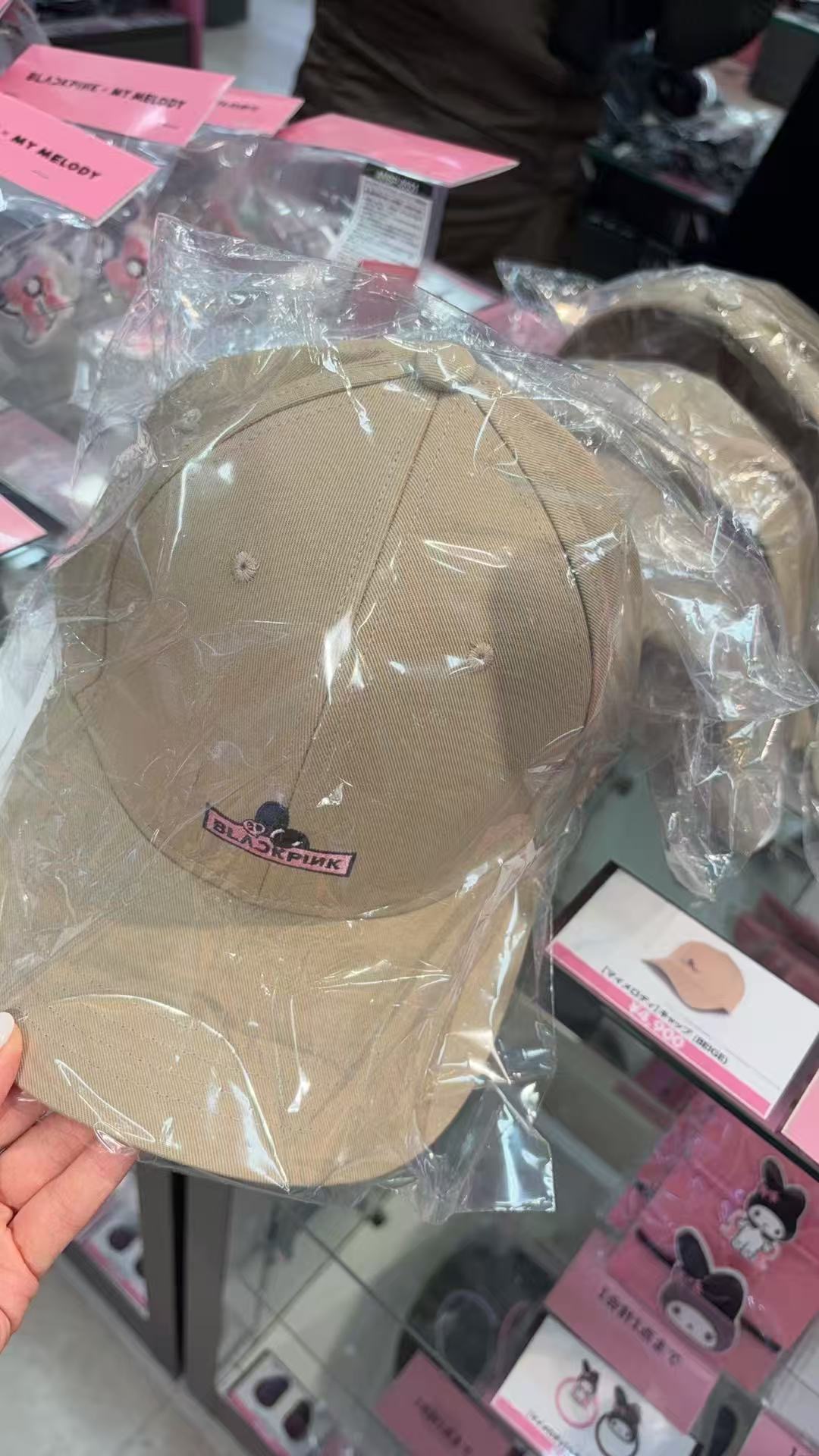 0108 三丽鸥BLACKPINK &times; 美乐蒂联名卡其色棒球帽