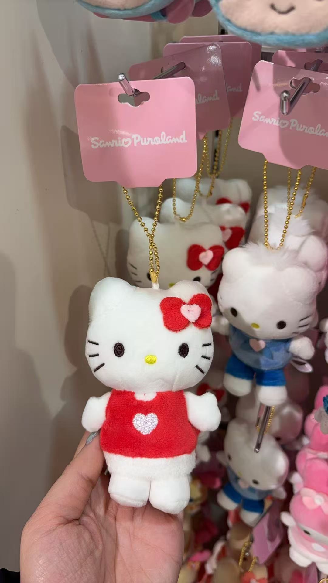 0109 三丽鸥  Kitty穿红色上衣爱心图案 毛绒挂件