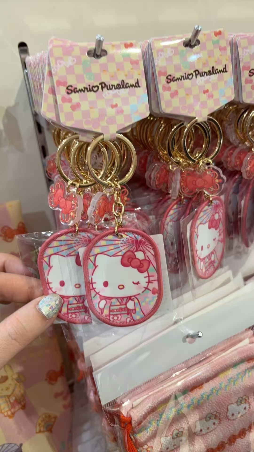 0109 三丽鸥  Kitty眨眼穿和服打伞图案 钥匙扣挂件