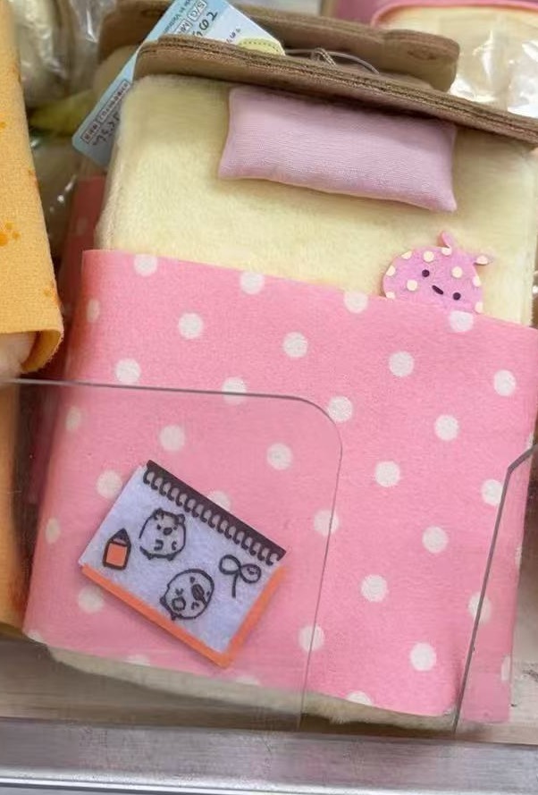 0110 折扣店 角落生物粉色波点小床