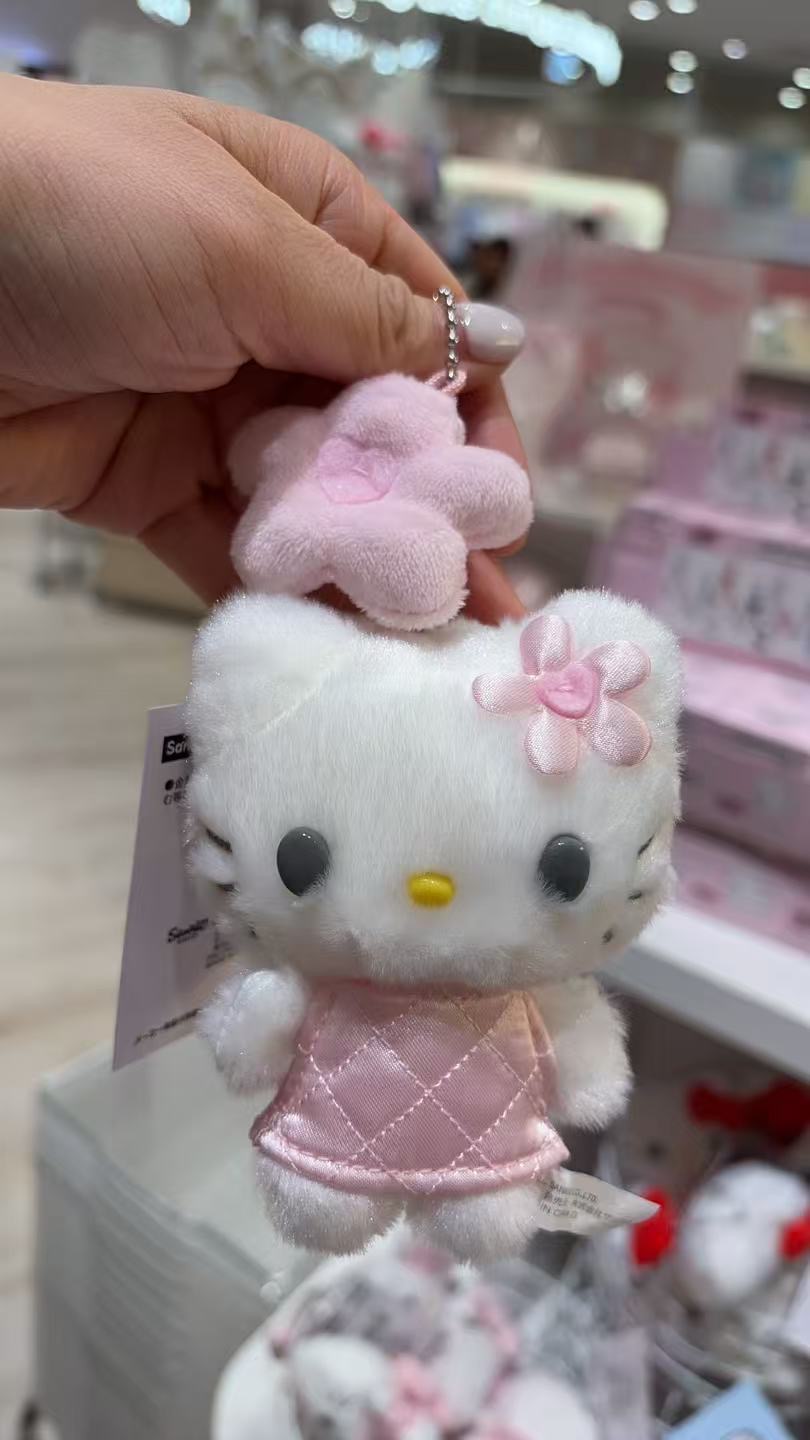 0109 三丽鸥 kt粉色小花小裙子 毛绒挂件