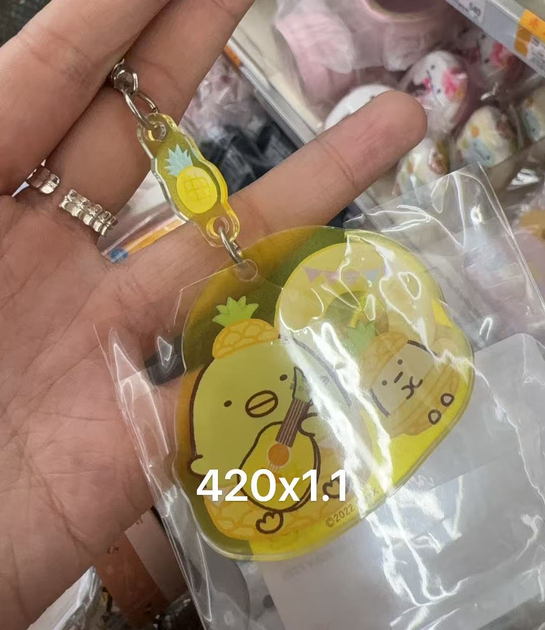 0113 折扣店角落小伙伴 绿鹅弹吉他菠萝主题 亚克力挂件