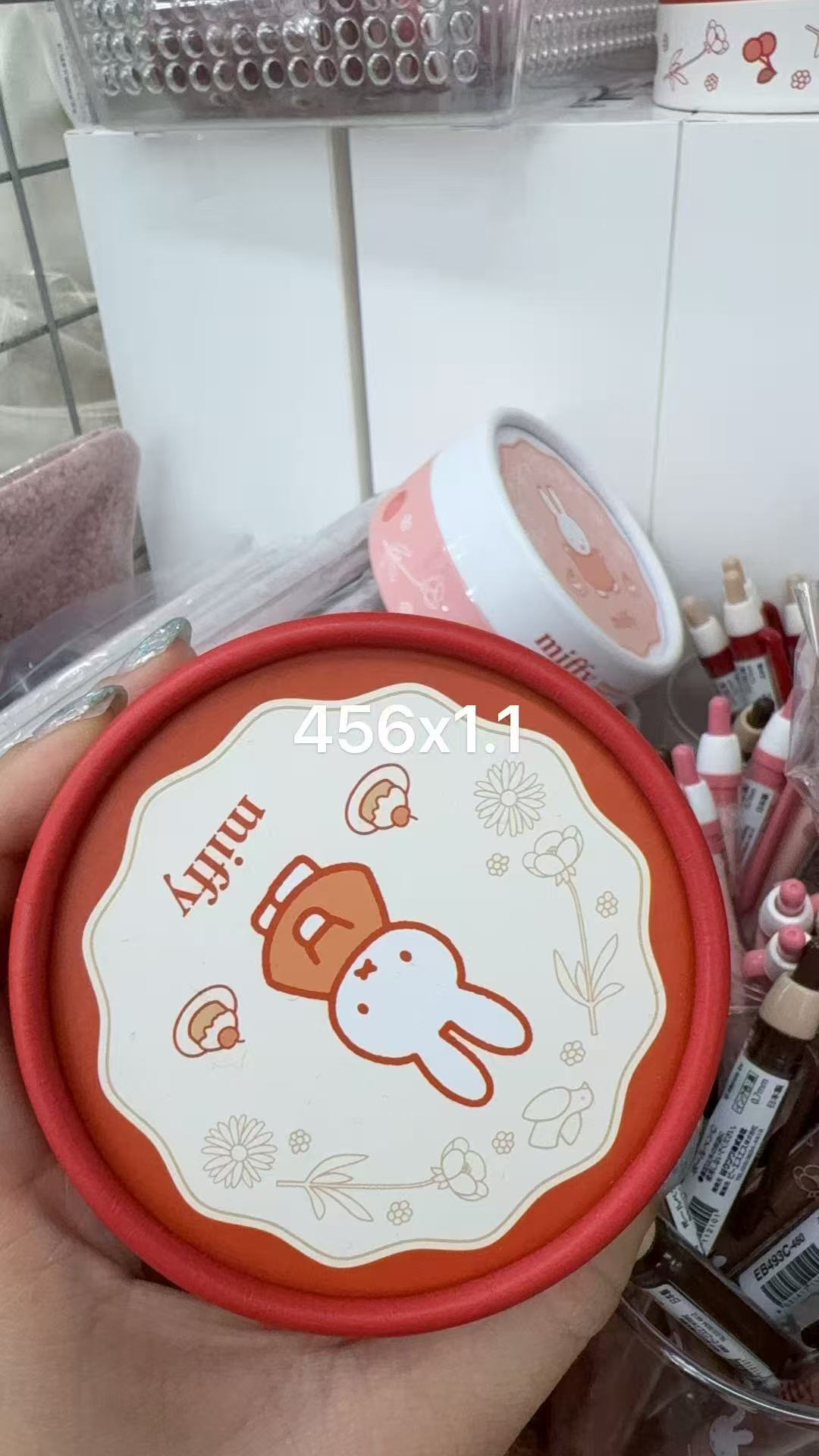 0113 折扣店米菲 米菲侧身和蛋糕图案 红色圆形便签盒