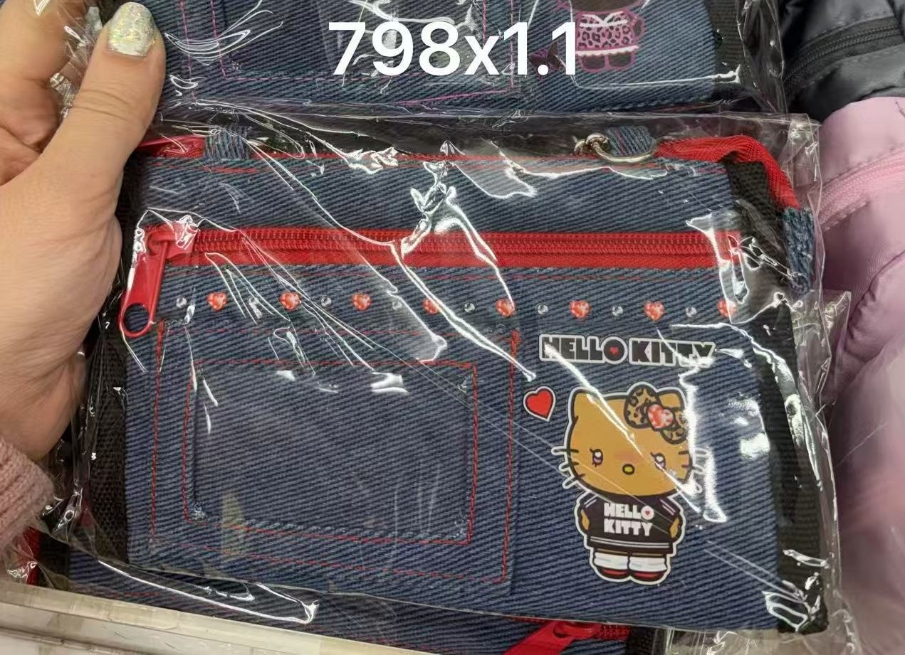 0113 折扣店 三丽鸥 kt红色边牛仔材质收纳包