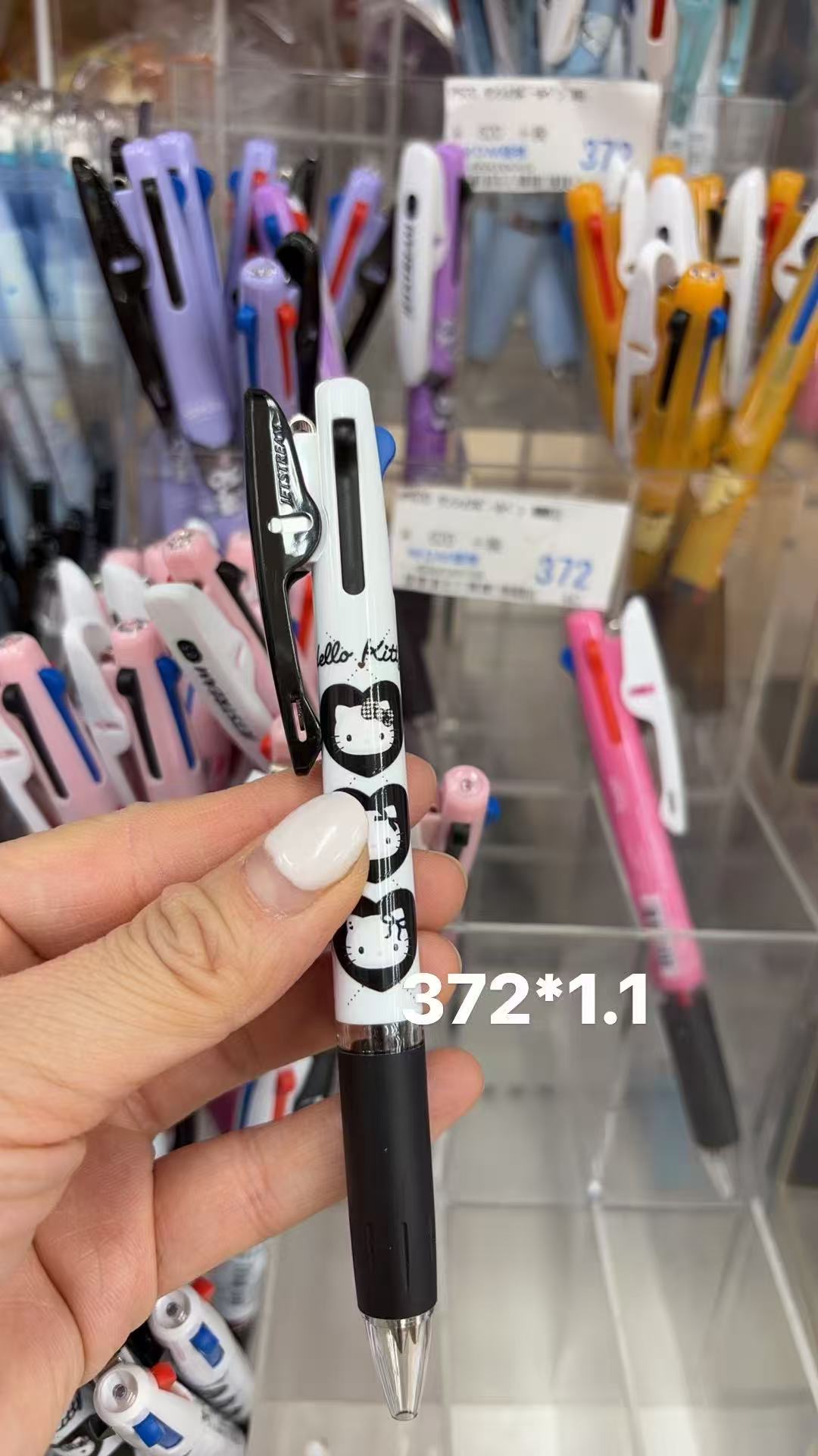 0114 折扣店 三丽鸥 kt笔身黑白拼接中性笔