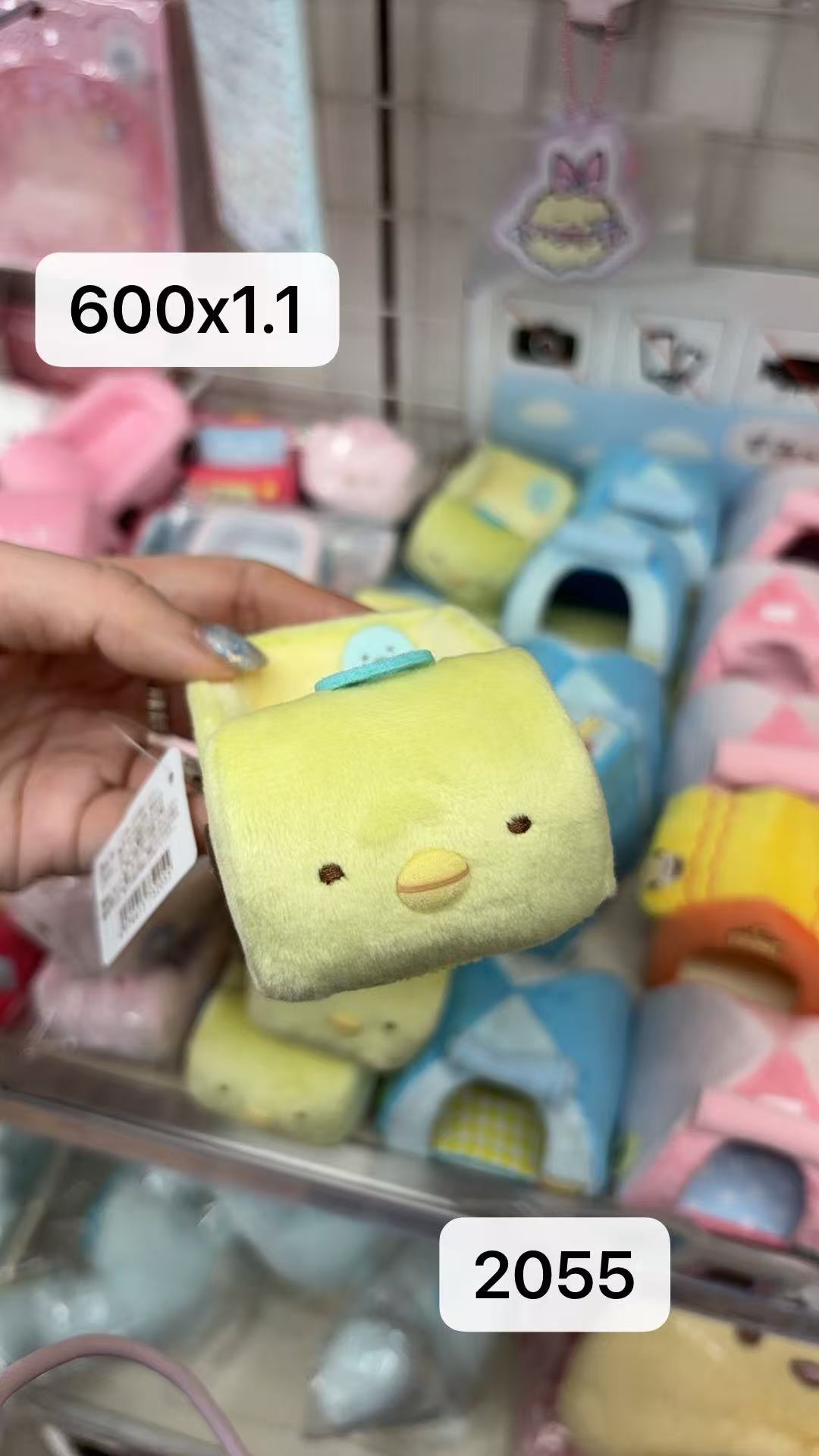 0120 折扣店 角落 绿鹅小车造型 毛绒玩偶