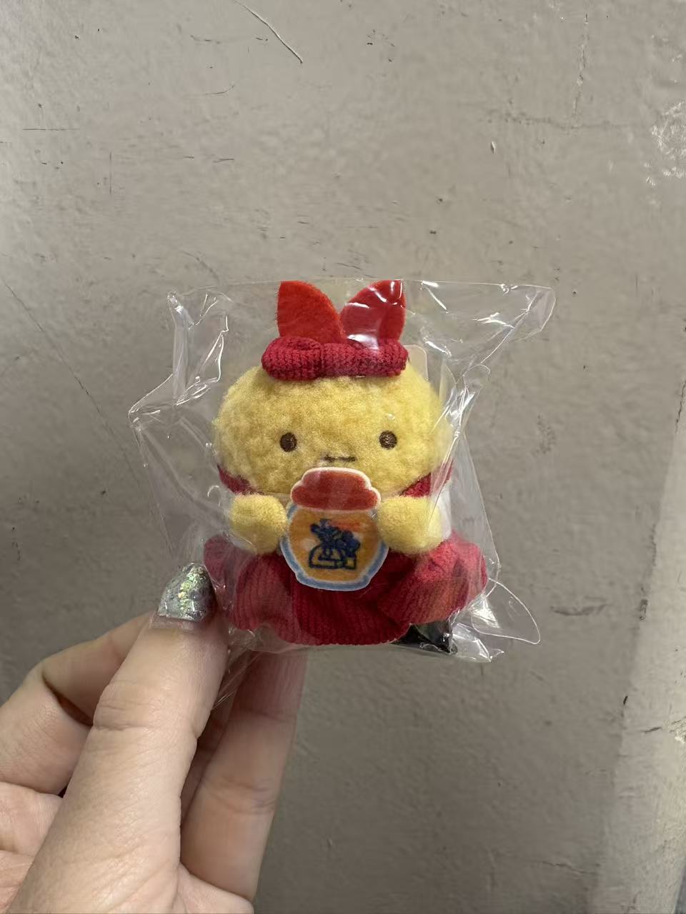 0124 角落 红装炸虾 毛绒手玉