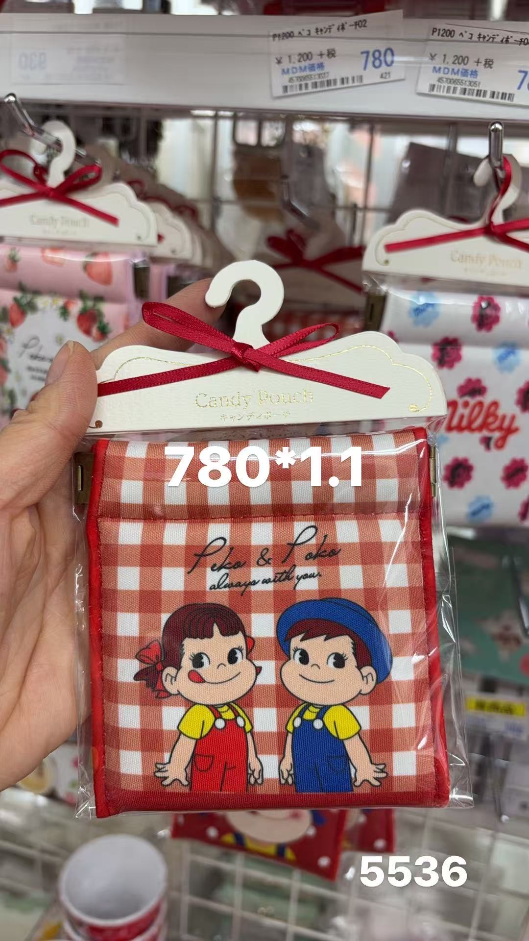 0128 折扣店 不二家红格子男女 收纳袋