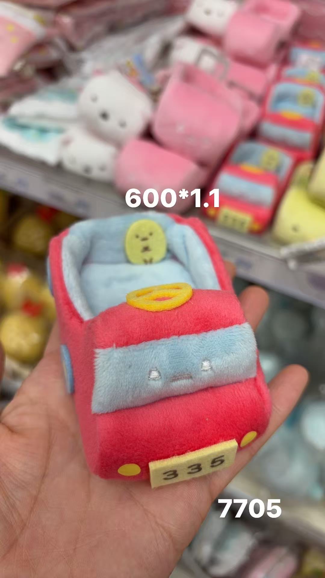 0130 折扣店 角落小红车 毛绒玩偶