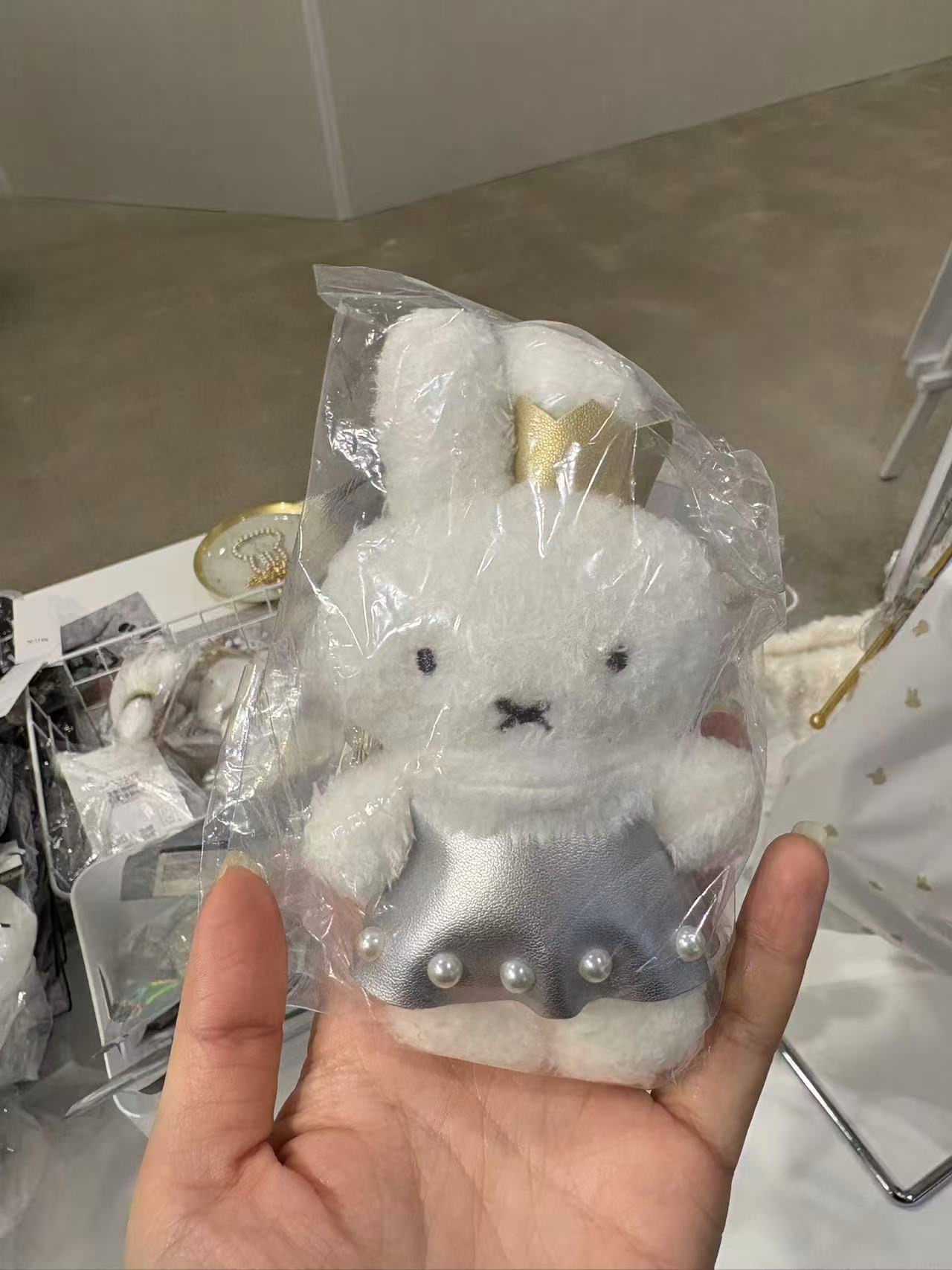 0130 米菲 皇冠银色裙子 毛绒挂件