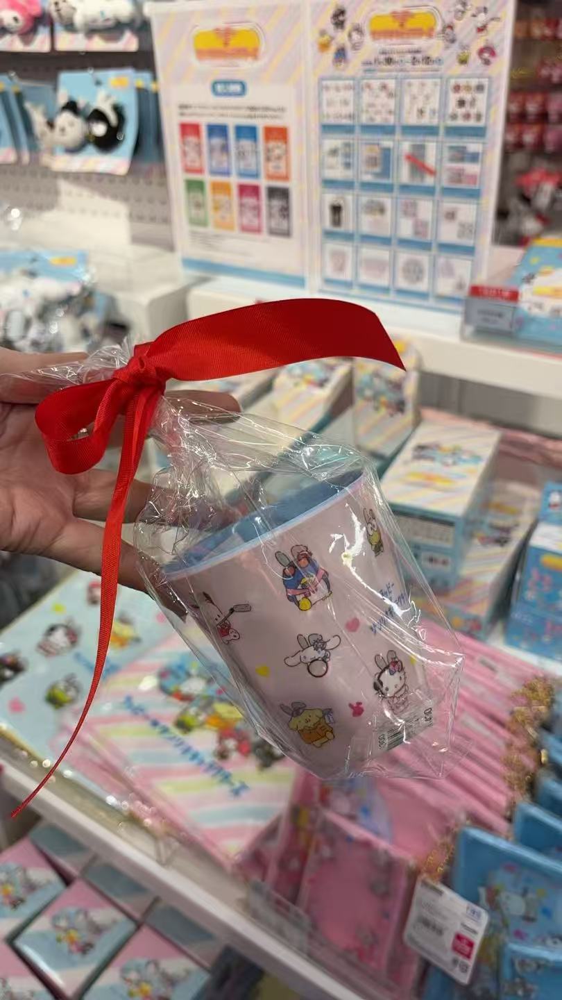 0131 三丽鸥 粉色蓝内壁杯子