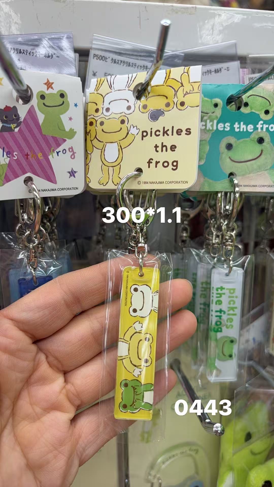 0203 折扣店小青蛙黄色 长条亚克力钥匙扣挂件