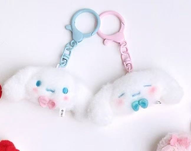 0204 三丽欧玉桂狗迷你挂件一对 